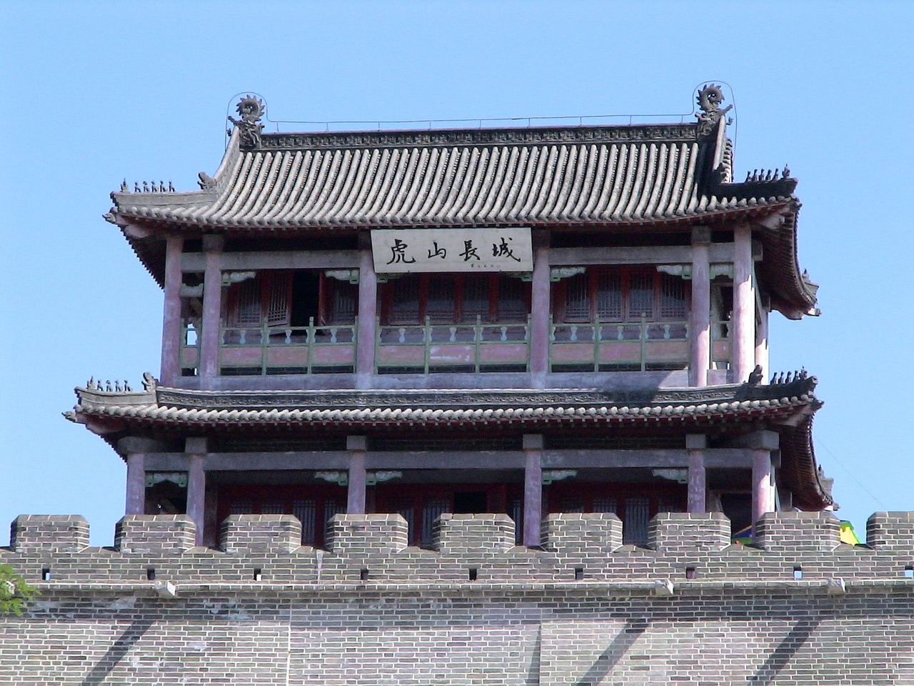 陆仙人，非遗壮锦的魅力跨越万里，绽放巴黎时装周